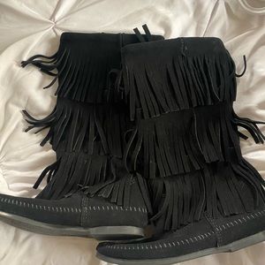 Minnetonka 3 Layer Fringe boots- worn once!
